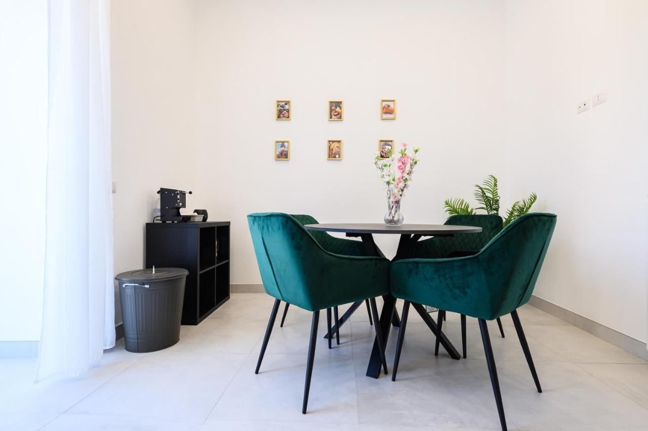Magical Botanic-Charming Apartment نابولي المظهر الخارجي الصورة