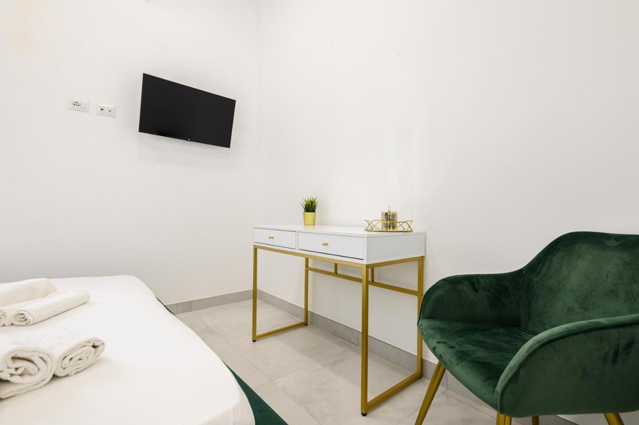 Magical Botanic-Charming Apartment نابولي المظهر الخارجي الصورة